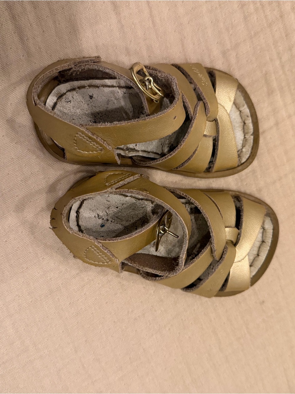 Salt Water Sandals by Hoy Metallic Gold Toddler Sandals size 4